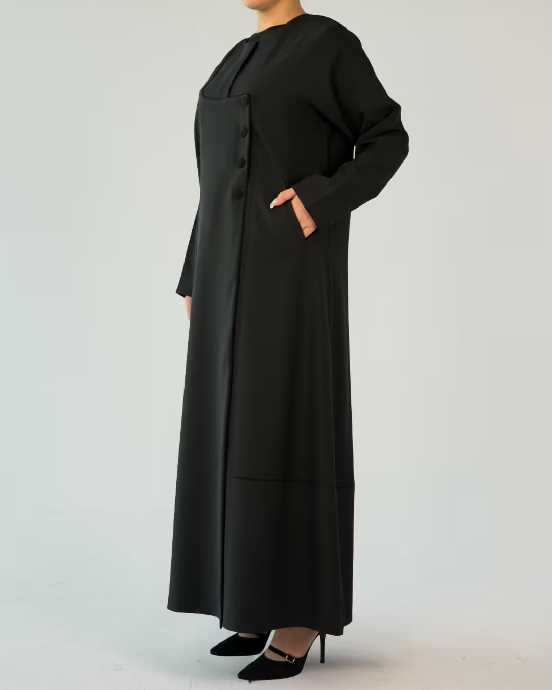 عباية من مجموعة  SIMPLE AUA عملية نصف لف مع جيوب مائلة كريب عملي 