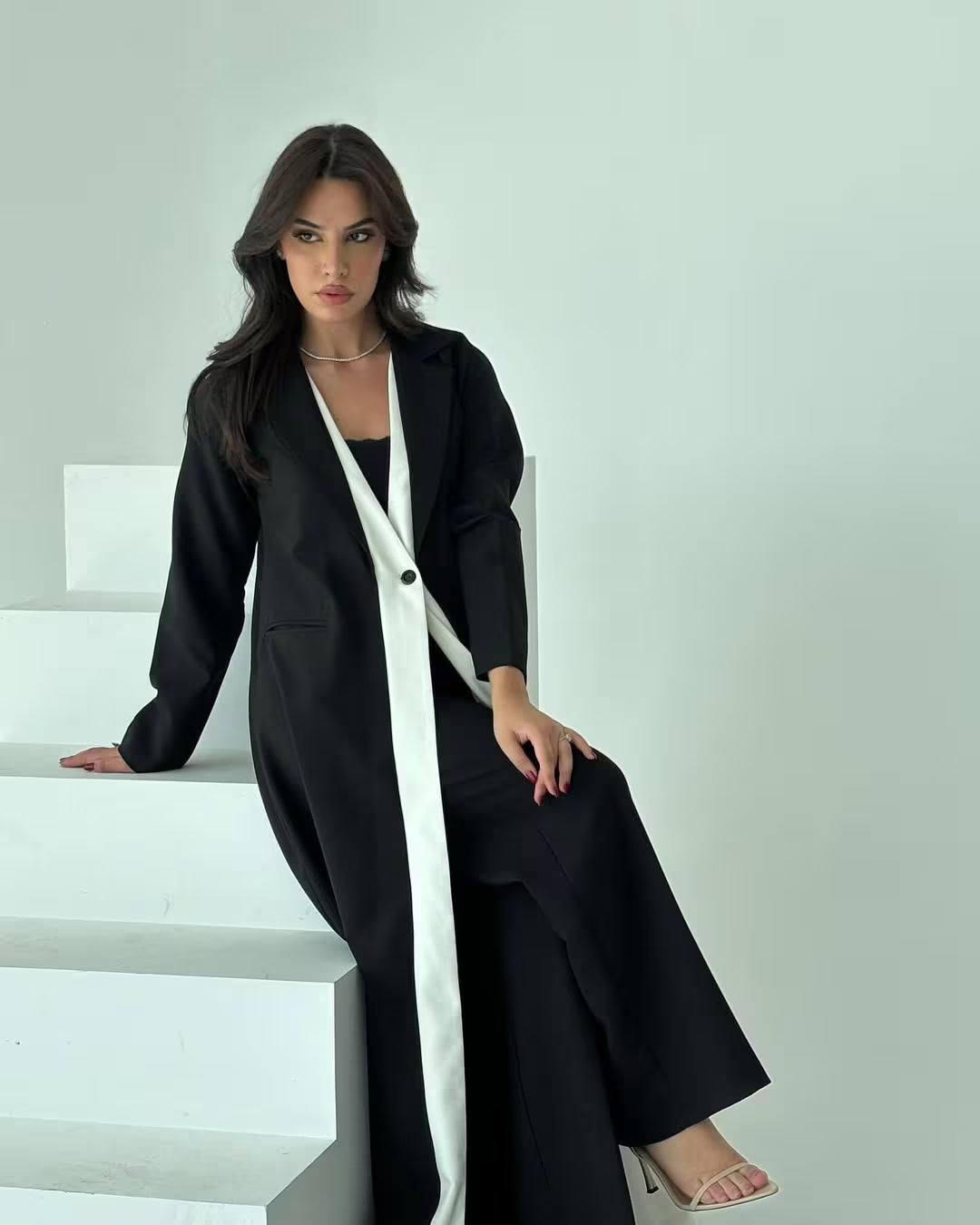 Depunto Elegant Monochrome Long Abaya