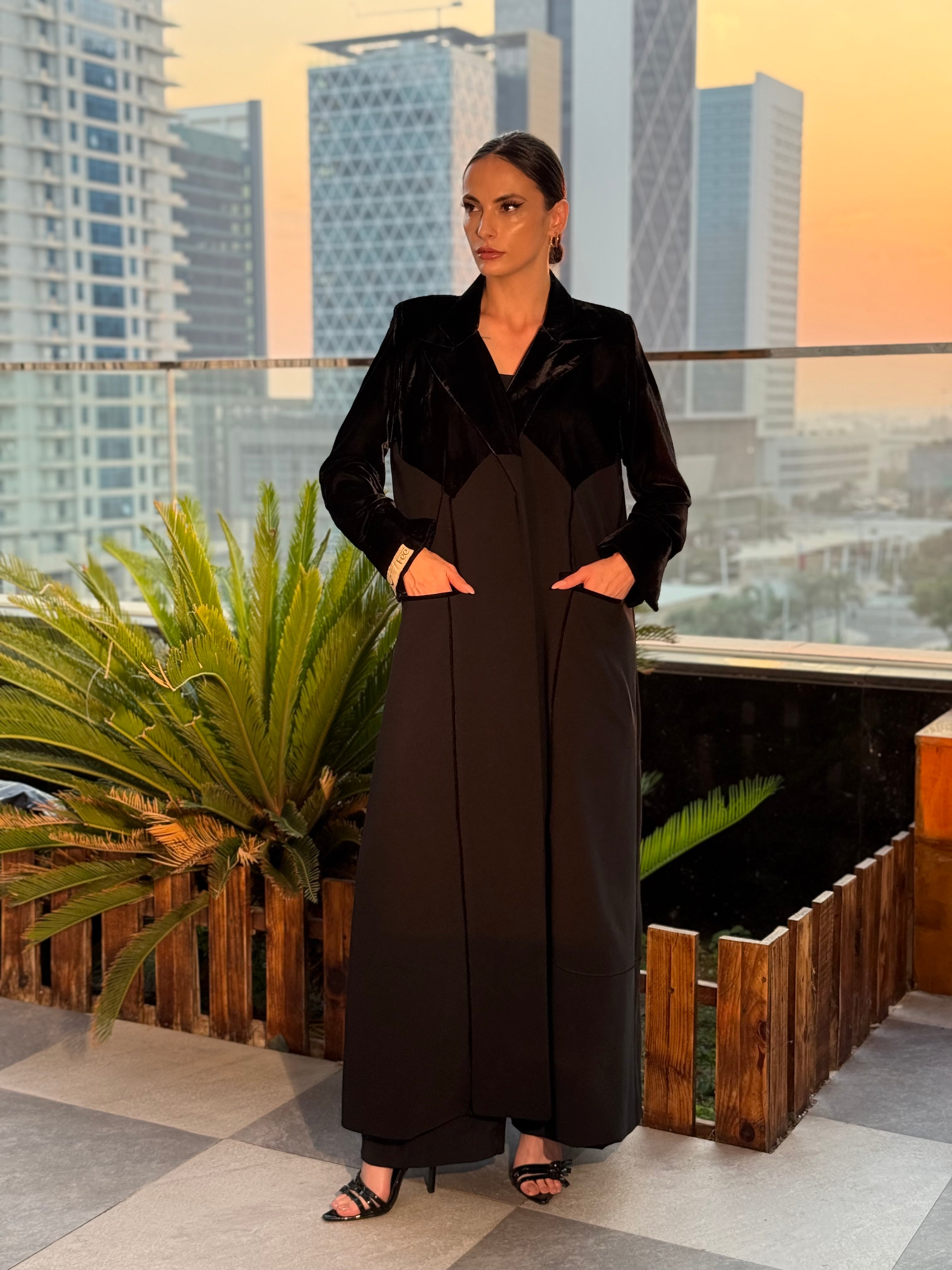 Fully lined blazer with padded shoulders, velvet with heavy crepe