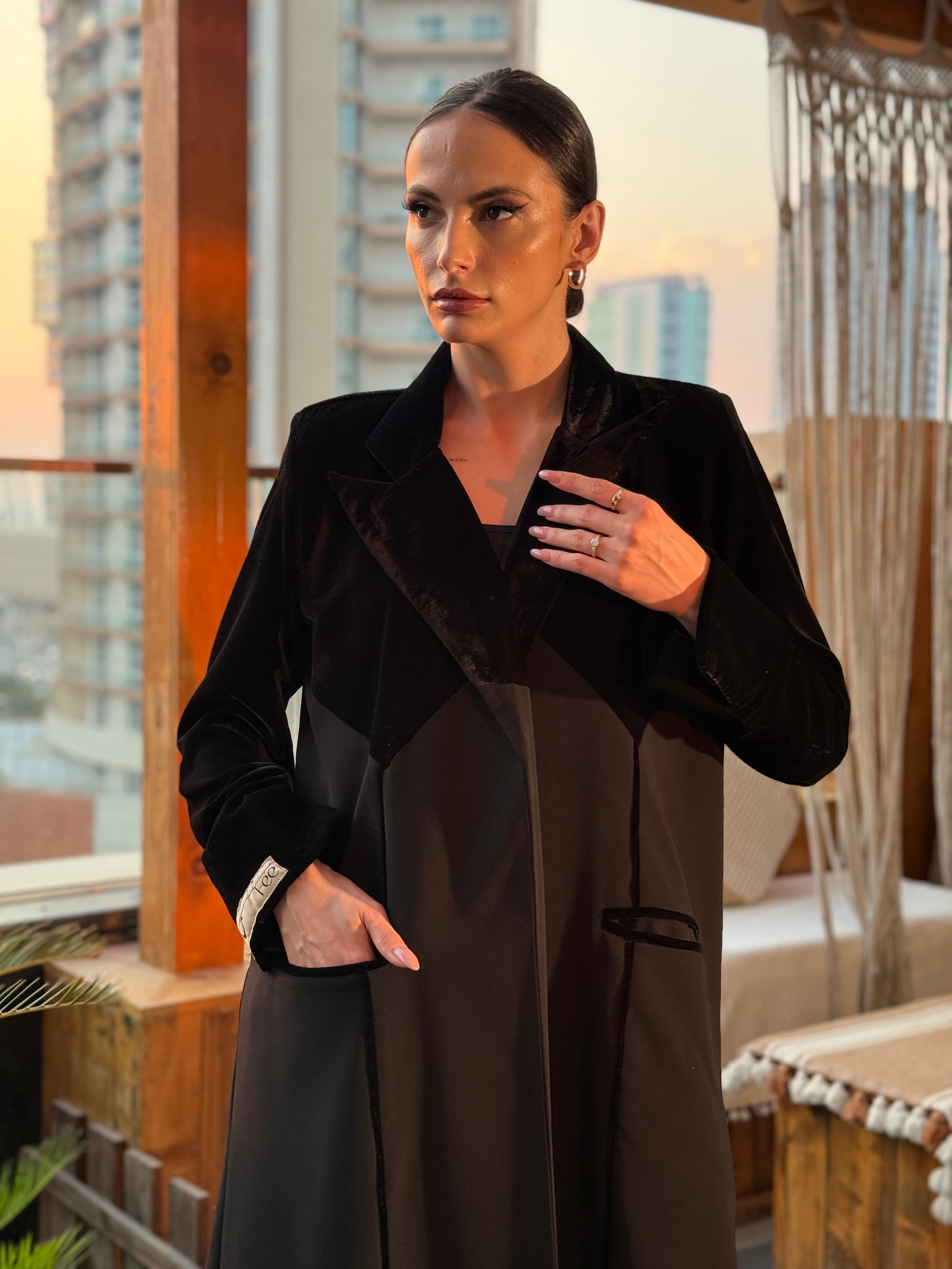 Fully lined blazer with padded shoulders, velvet with heavy crepe