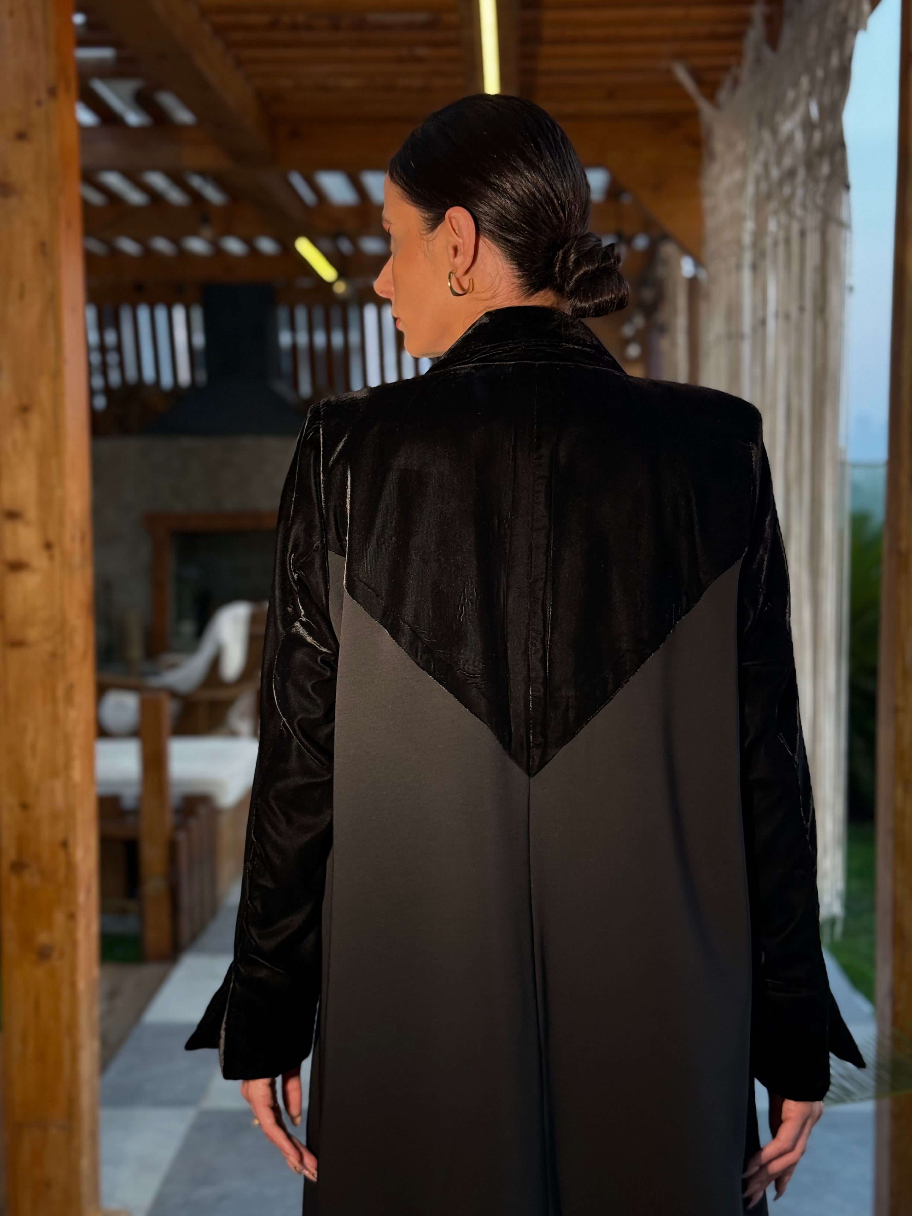 Fully lined blazer with padded shoulders, velvet with heavy crepe