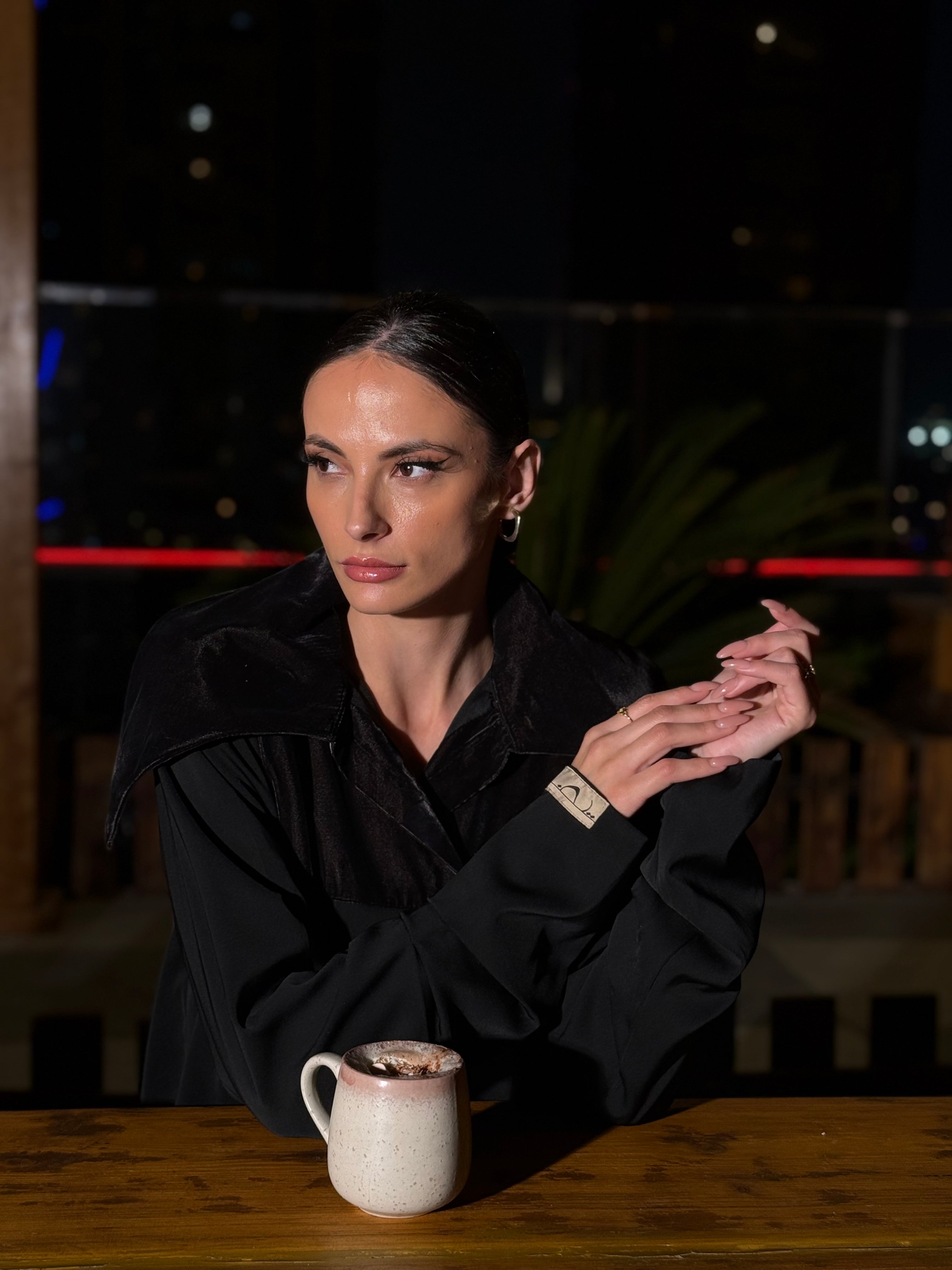 Fully padded blazer with shoulder pads, velvet with a large collar, heavy crepe