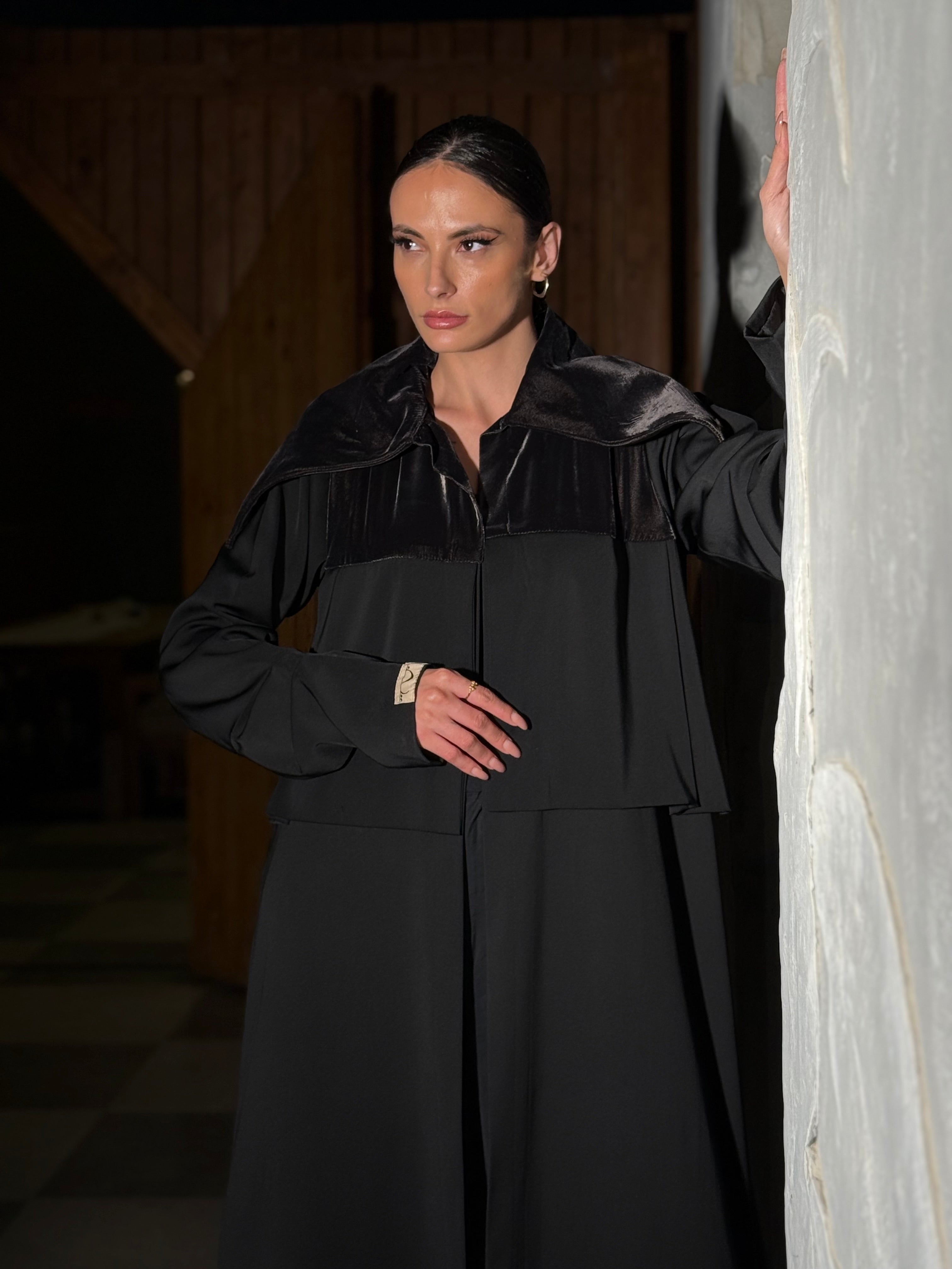 Fully padded blazer with shoulder pads, velvet with a large collar, heavy crepe