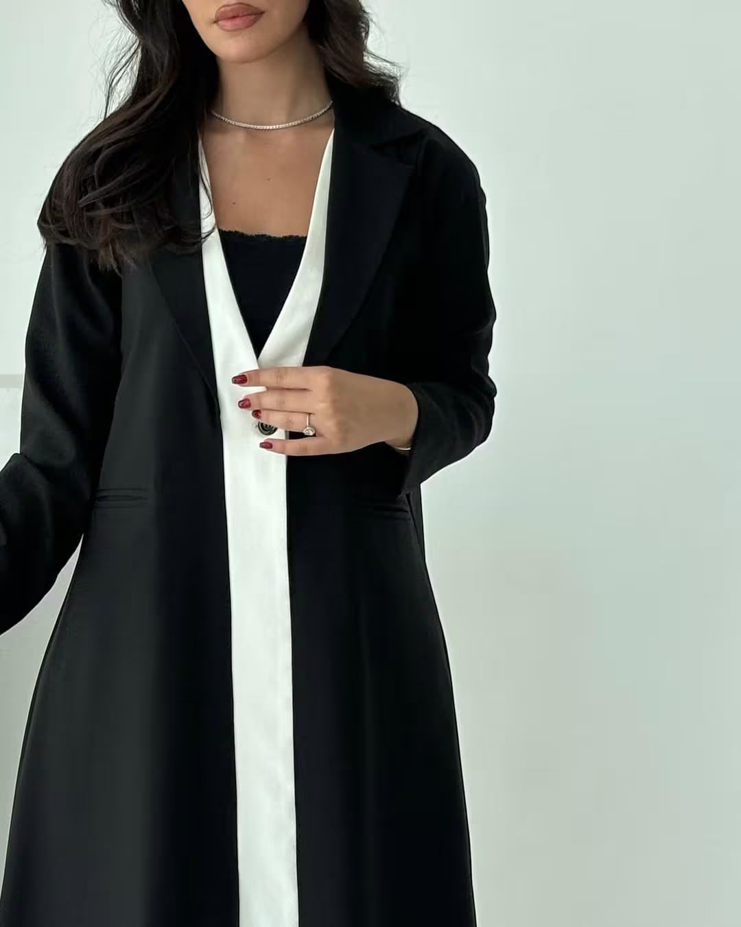 Depunto Elegant Monochrome Long Abaya